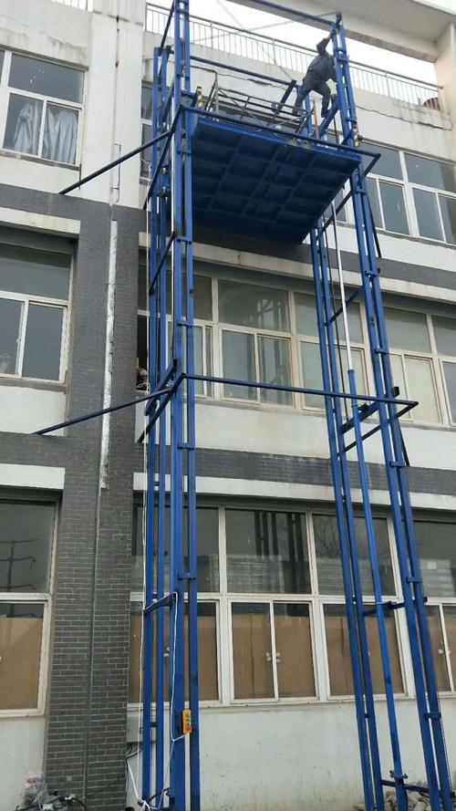 新乡价格实惠的导轨式液压升降平台出售——上海四缸链条式货梯